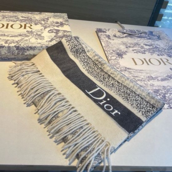 2024FW スカーフ DIOR ディオール 国内完売の入手困難アイテム 2024FW スカーフ DIOR ディオール 国内完売の入手困難アイテム