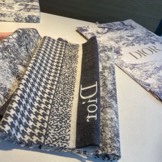 2024FW スカーフ DIOR ディオール 国内完売の入手困難アイテム 2024FW スカーフ DIOR ディオール 国内完売の入手困難アイテム