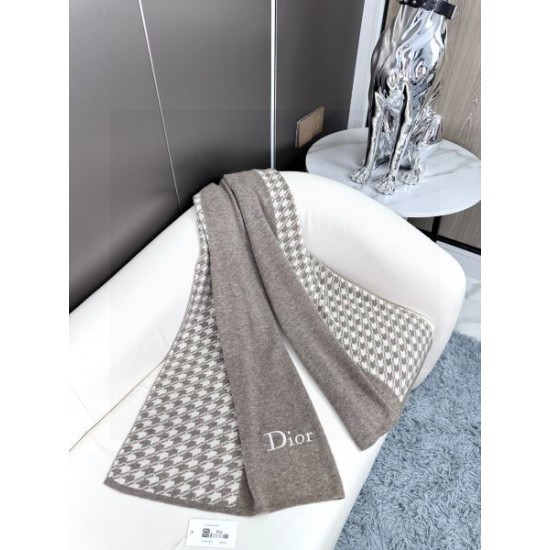 2024FW スカーフ DIOR ディオール おしゃれに見せるキーワード 2024FW スカーフ DIOR ディオール おしゃれに見せるキーワード