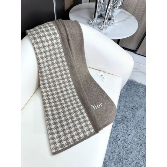 2024FW スカーフ DIOR ディオール おしゃれに見せるキーワード 2024FW スカーフ DIOR ディオール おしゃれに見せるキーワード