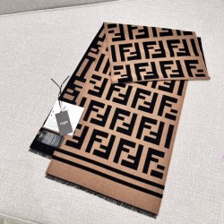 2024FW スカーフ FENDI フェンデイ 上品なカジュアルコーデに