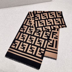 2024FW スカーフ FENDI フェンデイ 上品なカジュアルコーデに