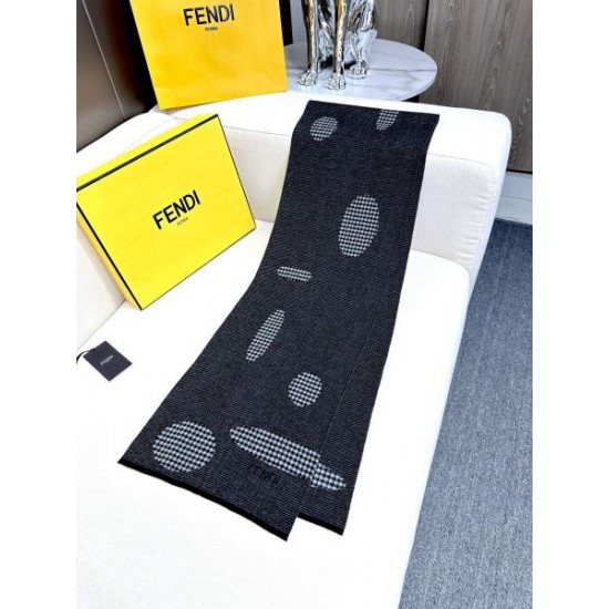 2024FW スカーフ FENDI フェンデイ 上品カジュアルな雰囲気に 2024FW スカーフ FENDI フェンデイ 上品カジュアルな雰囲気に