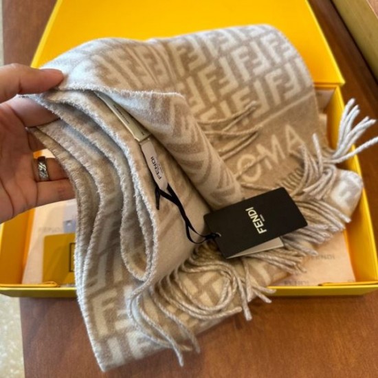 2024FW スカーフ FENDI フェンデイ 今すぐオシャレになれる! 2024FW スカーフ FENDI フェンデイ 今すぐオシャレになれる!