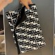 2024FW スカーフ FENDI フェンデイ きれいめな印象で着こなし 2024FW スカーフ FENDI フェンデイ きれいめな印象で着こなし