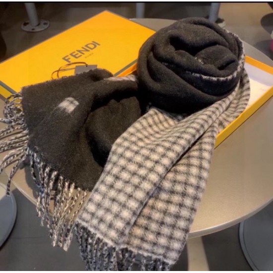 2024FW スカーフ FENDI フェンデイ トレンドのコーディネート 2024FW スカーフ FENDI フェンデイ トレンドのコーディネート