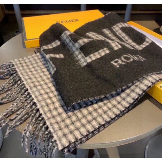 2024FW スカーフ FENDI フェンデイ トレンドのコーディネート 2024FW スカーフ FENDI フェンデイ トレンドのコーディネート