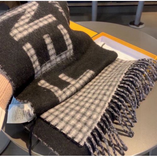 2024FW スカーフ FENDI フェンデイ トレンドのコーディネート 2024FW スカーフ FENDI フェンデイ トレンドのコーディネート