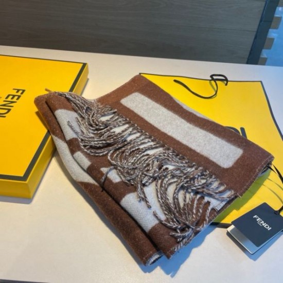 2024FW スカーフ FENDI フェンデイ 今季はトップスにおすすめ 2024FW スカーフ FENDI フェンデイ 今季はトップスにおすすめ