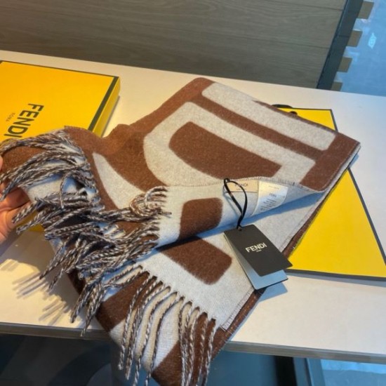 2024FW スカーフ FENDI フェンデイ 今季はトップスにおすすめ 2024FW スカーフ FENDI フェンデイ 今季はトップスにおすすめ