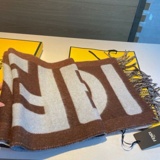 2024FW スカーフ FENDI フェンデイ 今季はトップスにおすすめ 2024FW スカーフ FENDI フェンデイ 今季はトップスにおすすめ