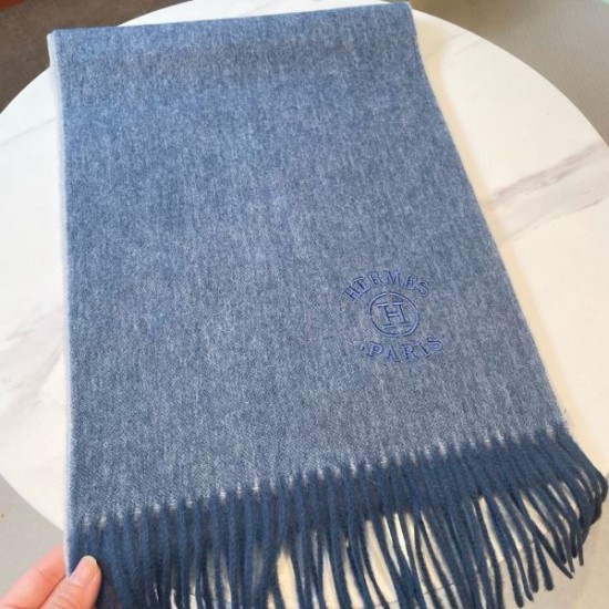 2024FW スカーフ HERMES エルメス ストリートに溢れるウェア 2024FW スカーフ HERMES エルメス ストリートに溢れるウェア