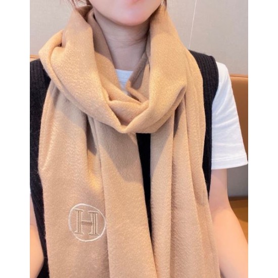 2024FW スカーフ HERMES エルメス セレブや芸能人からも愛用 2024FW スカーフ HERMES エルメス セレブや芸能人からも愛用