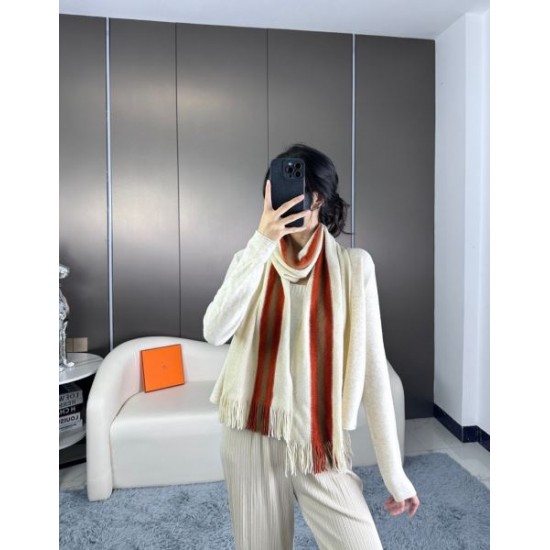 2024FW スカーフ HERMES エルメス 大人っぽいスタイルが完成 2024FW スカーフ HERMES エルメス 大人っぽいスタイルが完成