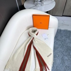 2024FW スカーフ HERMES エルメス 大人っぽいスタイルが完成