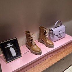 CELINE セリーヌ 2024FW レディース用 ブーツ どちらも人気がある