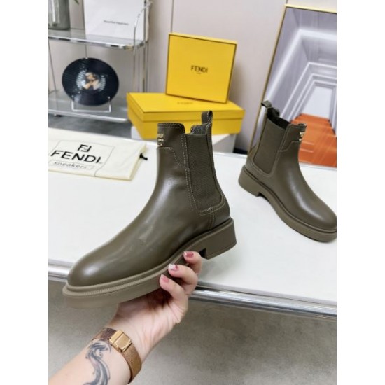 FENDI フェンデイ 2024FW レディース用 ブーツ 見逃せない今秋新作 FENDI フェンデイ 2024FW レディース用 ブーツ 見逃せない今秋新作