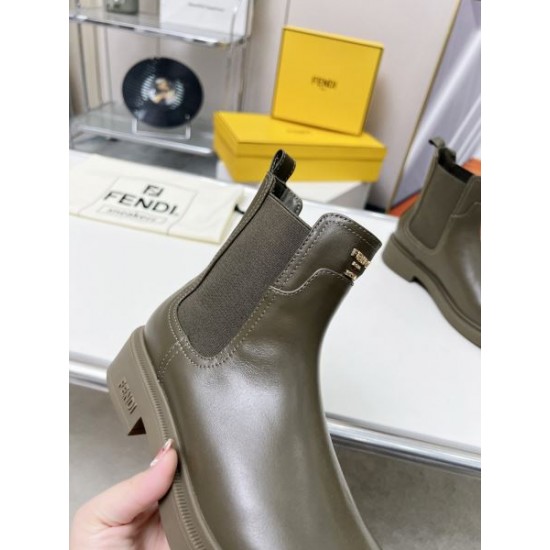 FENDI フェンデイ 2024FW レディース用 ブーツ 見逃せない今秋新作 FENDI フェンデイ 2024FW レディース用 ブーツ 見逃せない今秋新作