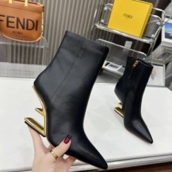 FENDI フェンデイ 2024FW レディース用 ブーツ トレンドの最先端に