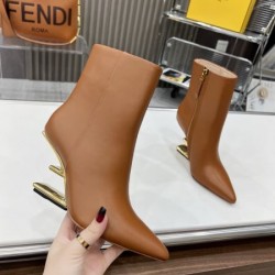 FENDI フェンデイ 2024FW レディース用 ブーツ トレンドの最先端に