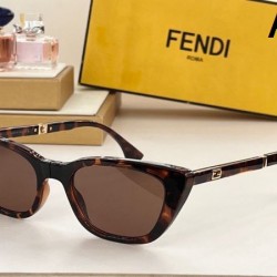 2024FW サングラス FENDI フェンデイ 気軽におしゃれを楽しめる