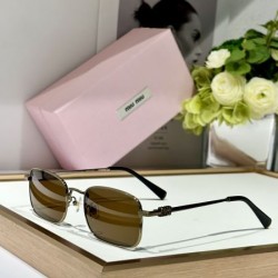 2024FW サングラス MIU MIU ミュウミュウ オシャレな印象