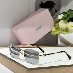 2024FW サングラス MIU MIU ミュウミュウ 高評価アイテム