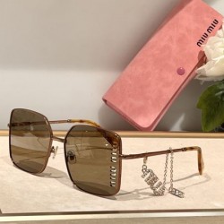 2024FW サングラス MIU MIU ミュウミュウ 華やかな雰囲気