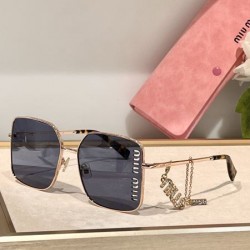 2024FW サングラス MIU MIU ミュウミュウ 華やかな雰囲気