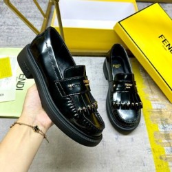 FENDI フェンデイ 2024FW レディース用 カジュアルシューズ お気に入りのスタイル