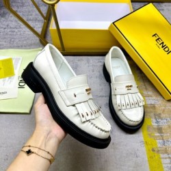 FENDI フェンデイ 2024FW レディース用 カジュアルシューズ お気に入りのスタイル