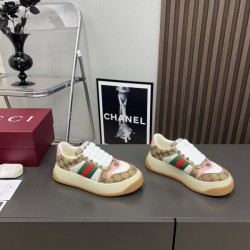 GUCCI グッチ 2024FW レディース用 カジュアルシューズ 洗練された魅力が光る