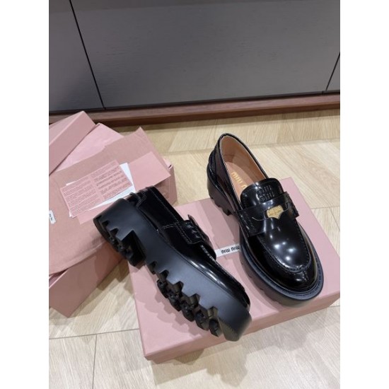 MIU MIU ミュウミュウ 2024FW レディース用 カジュアルシューズ セールで格安 MIU MIU ミュウミュウ 2024FW レディース用 カジュアルシューズ セールで格安