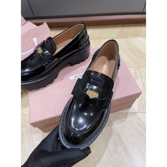 MIU MIU ミュウミュウ 2024FW レディース用 カジュアルシューズ セールで格安 MIU MIU ミュウミュウ 2024FW レディース用 カジュアルシューズ セールで格安