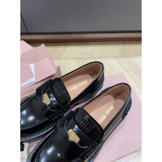 MIU MIU ミュウミュウ 2024FW レディース用 カジュアルシューズ セールで格安 MIU MIU ミュウミュウ 2024FW レディース用 カジュアルシューズ セールで格安