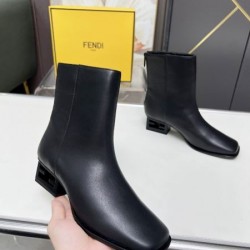 FENDI フェンデイ 2024FW レディース用 ブーツ 今年の冬はこれで決まり