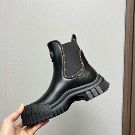 LOUIS VUITTON ルイヴィトン 2024FW レディース用 ブーツ シックな色合い