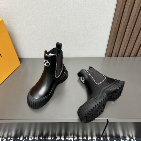 LOUIS VUITTON ルイヴィトン 2024FW レディース用 ブーツ シックな色合い