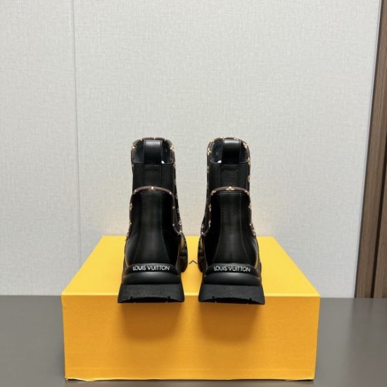 LOUIS VUITTON ルイヴィトン 2024FW レディース用 ブーツ シックな色合い