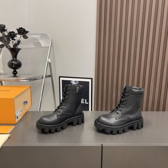 LOUIS VUITTON ルイヴィトン 2024FW レディース用 ブーツ 大人シンプルな LOUIS VUITTON ルイヴィトン 2024FW レディース用 ブーツ 大人シンプルな
