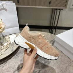 DIOR ディオール 2024FW レディース用 スニーカー 著名人やセレブも愛用する