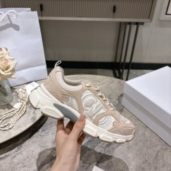 DIOR ディオール 2024FW レディース用 スニーカー 著名人やセレブも愛用する