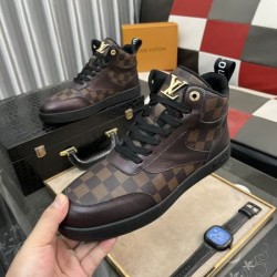 2024FW メンズ用 カジュアルシューズ LOUIS VUITTON ルイヴィトン コーデの主役