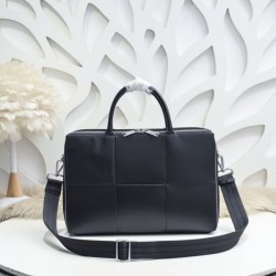 2024FW ブリーフケース BOTTEGA VENETA ボッテガヴェネタ ギフトＯＫ