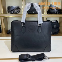 2024FW ブリーフケース FENDI フェンデイ 都会的な印象のスタイル 
