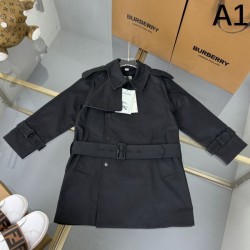 2024FW コート BURBERRY バーバリー 個性的な印象に仕上がり