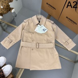 2024FW コート BURBERRY バーバリー 個性的な印象に仕上がり