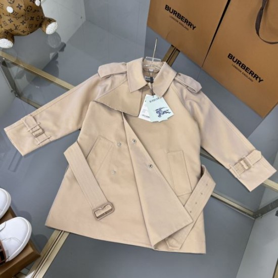 2024FW コート BURBERRY バーバリー 個性的な印象に仕上がり 2024FW コート BURBERRY バーバリー 個性的な印象に仕上がり