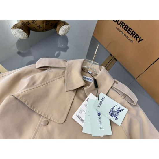 2024FW コート BURBERRY バーバリー 個性的な印象に仕上がり 2024FW コート BURBERRY バーバリー 個性的な印象に仕上がり