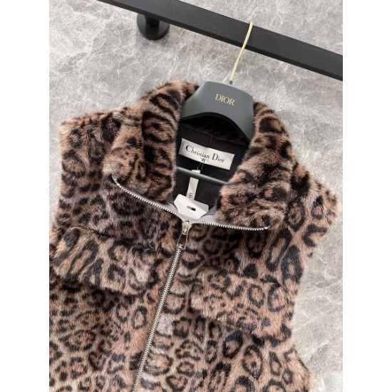 DIOR ディオール ベスト 2024FW シーズンの流行にチェック DIOR ディオール ベスト 2024FW シーズンの流行にチェック